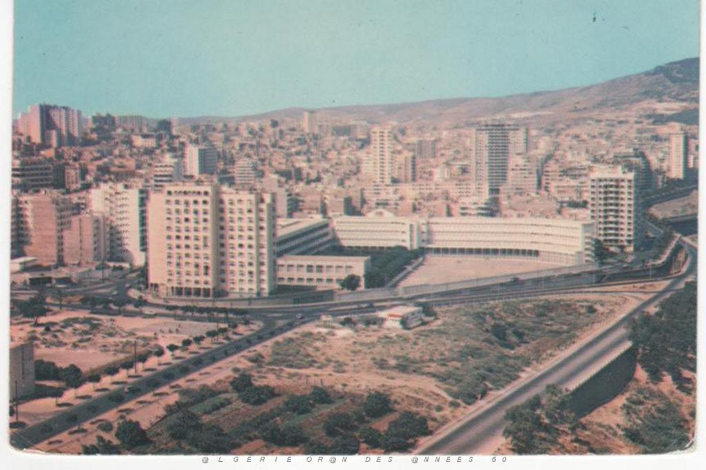 ORAN IMMEUBLES EGA et LYCEE ALI CHEKAL.JPG